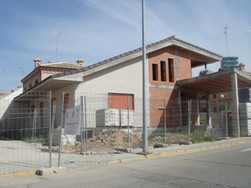 Vivienda unifamiliar adosada en esquina para Iv�n