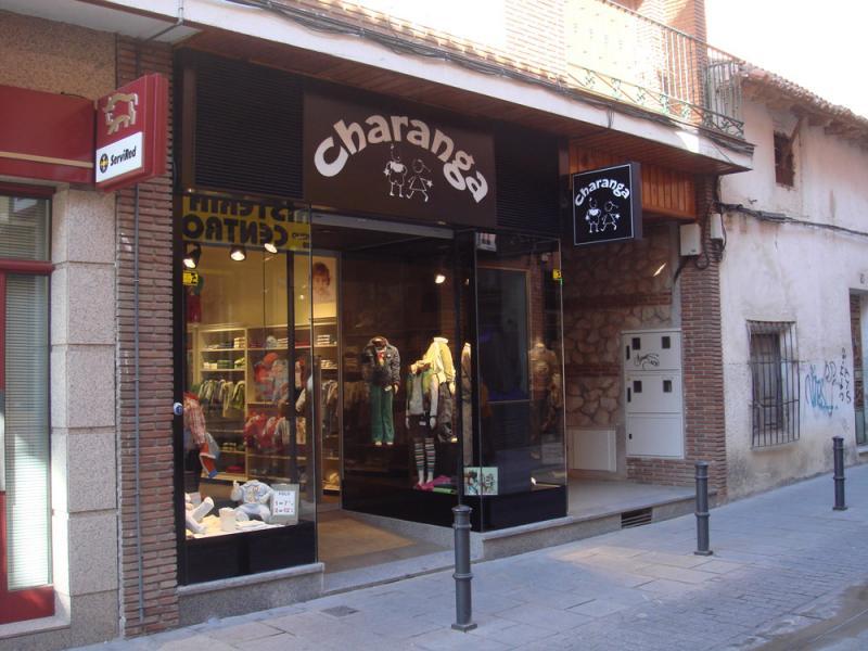 Legalizaci�n de local comercial, tienda de ropa CHARANGA
