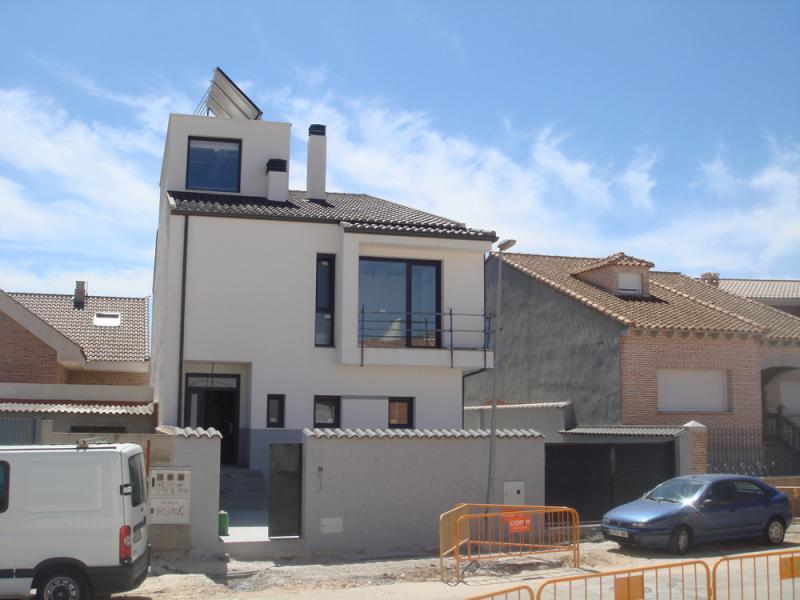 Vivienda unifamiliar y piscina para Pedro y Almudena